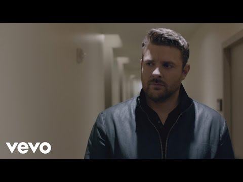 Chris Young - I&#039;m Comin&#039; Over (Official Video)